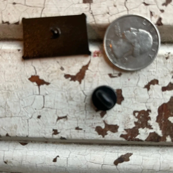 Brand new Ted Lasso inspired “BELIEVE” yellow sign enamel pin - Picture 2 of 3